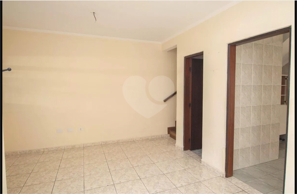 Sobrado 02 dormitórios a apenas 15 minutos andando para o metrô Parada Inglesa.