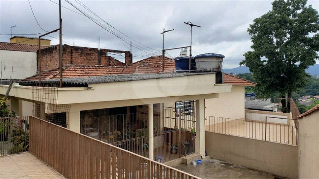 Terreno com 3 casas 