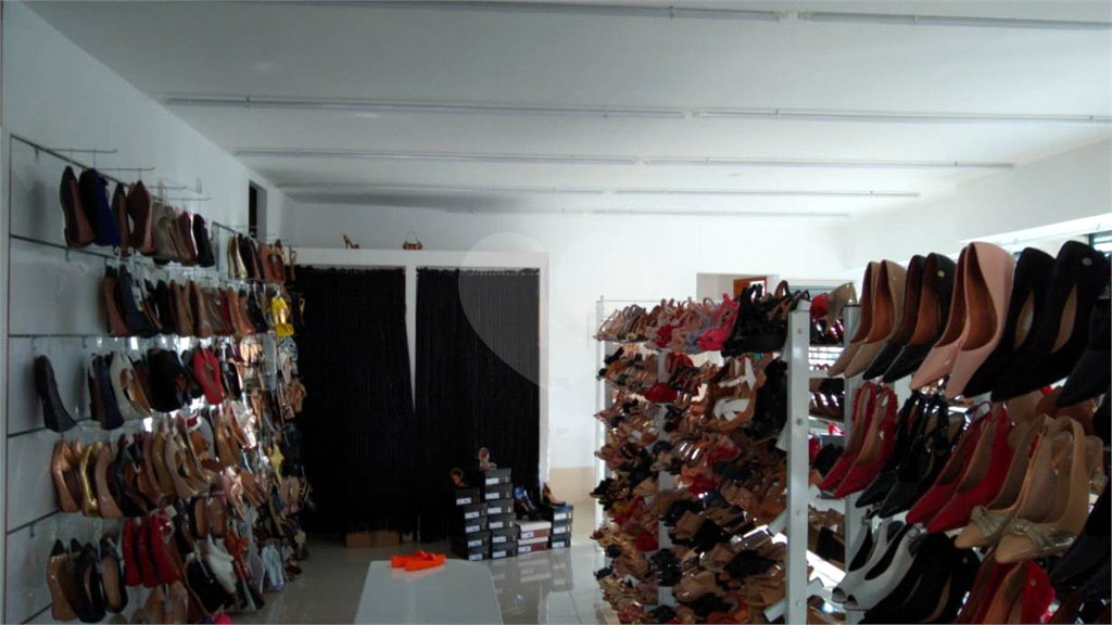 Comercial com renda