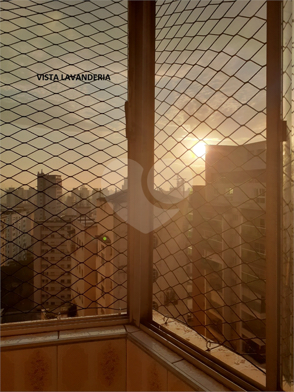 APARTAMENTO em CENTRO