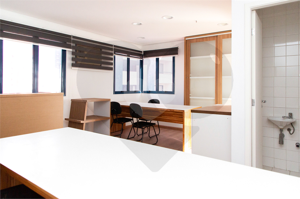 Sala Comercial - São Judas - 30 Metro - 2 Banheiros - 1 Vaga - Venda / Locação