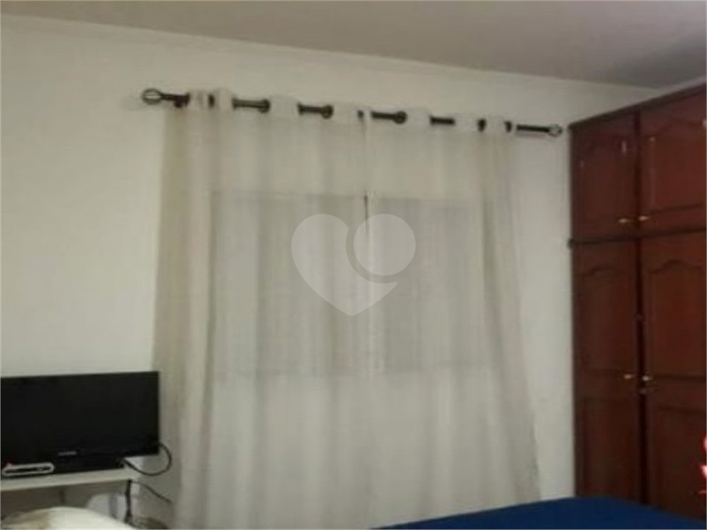 Casa térrea para venda, Jardim Brasil, São Paulo com 204 m², 3 suites e 5 vagas de garagem.