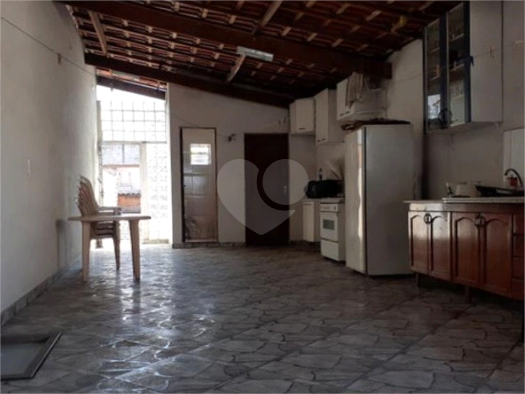 Casa térrea para venda, Jardim Brasil, São Paulo com 204 m², 3 suites e 5 vagas de garagem.
