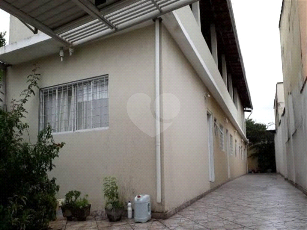 Casa térrea para venda, Jardim Brasil, São Paulo com 204 m², 3 suites e 5 vagas de garagem.
