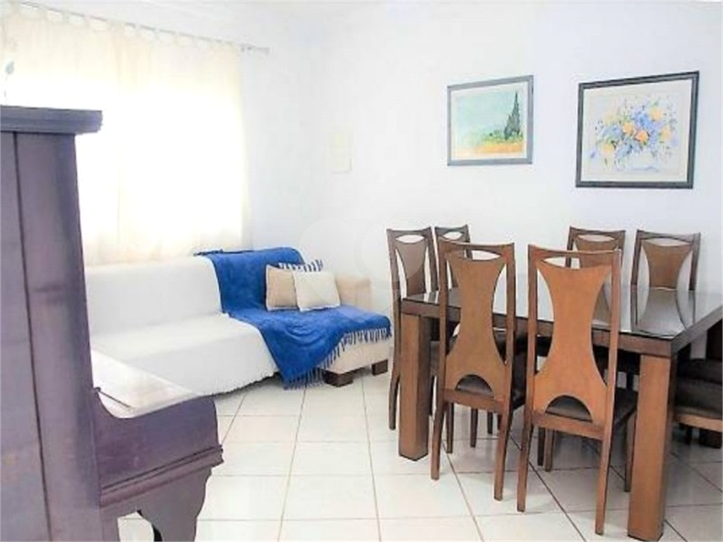 Casa térrea para venda, Jardim Brasil, São Paulo com 204 m², 3 suites e 5 vagas de garagem.