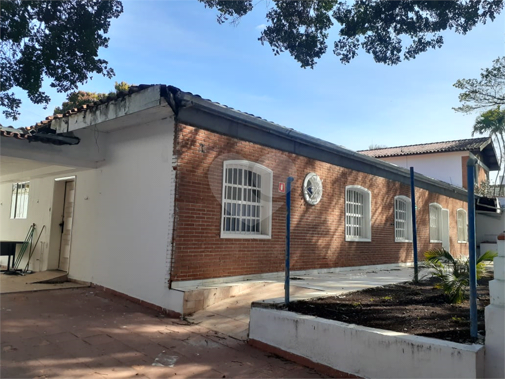 Casa com excelente terreno no Alto de Pinheiros