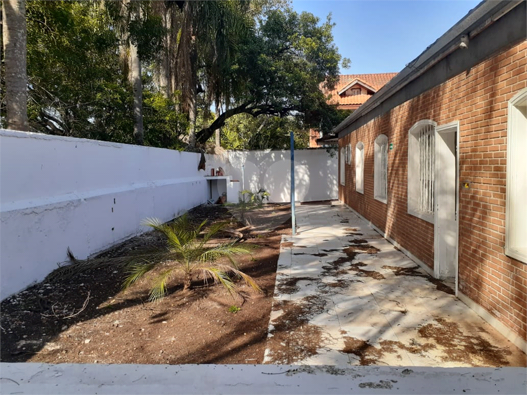 Casa com excelente terreno no Alto de Pinheiros