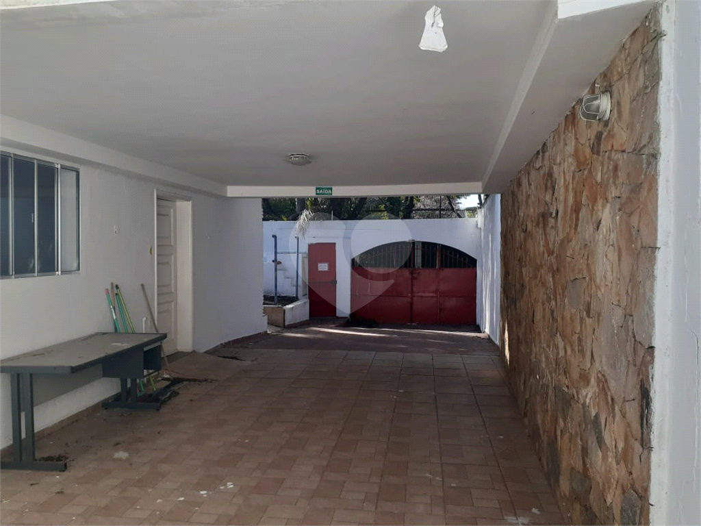 Casa com excelente terreno no Alto de Pinheiros