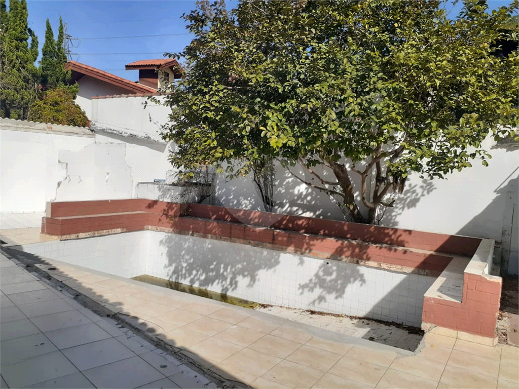 Casa com excelente terreno no Alto de Pinheiros