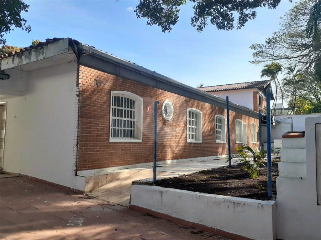 Casa com excelente terreno no Alto de Pinheiros