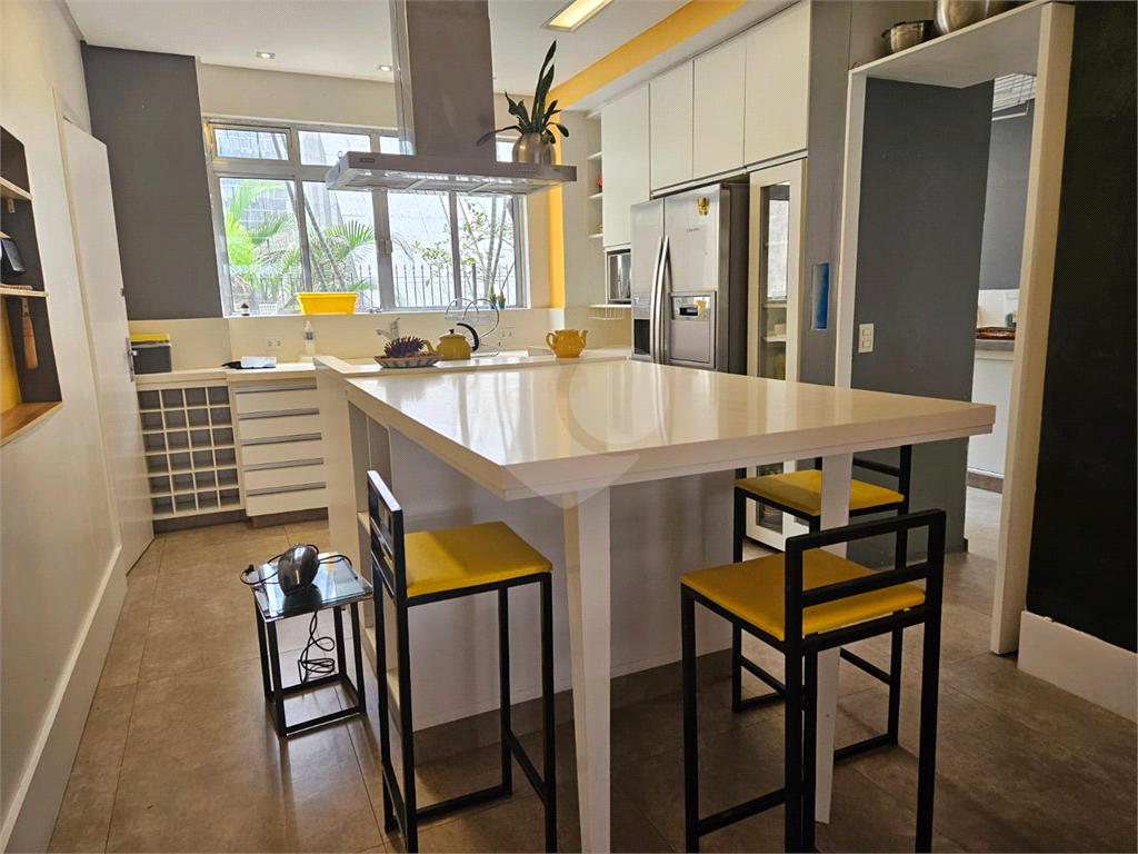 Apartamento à venda na Bela Vista com 3 quartos, sendo 2 suítes 180 m²