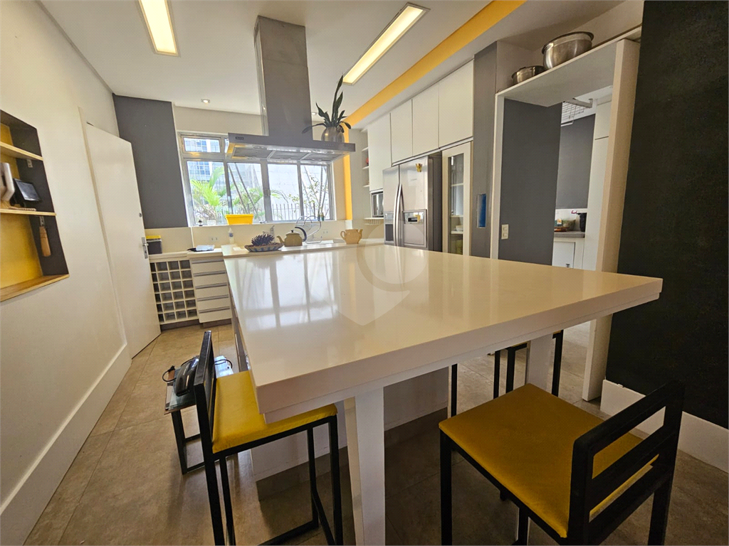 Apartamento à venda na Bela Vista com 3 quartos, sendo 2 suítes 180 m²