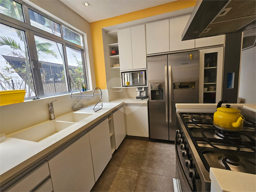Apartamento à venda na Bela Vista com 3 quartos, sendo 2 suítes 180 m²