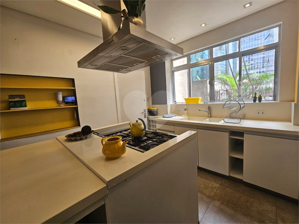 Apartamento à venda na Bela Vista com 3 quartos, sendo 2 suítes 180 m²