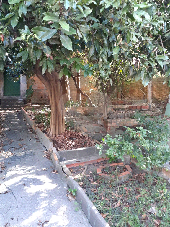 Casa com excelente terreno no Jardim São Paulo