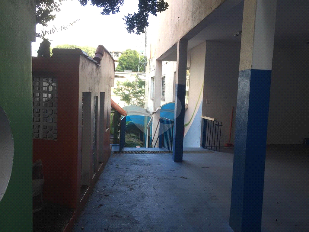 Predio comercial de 4 andares a 1 km do metro santana 