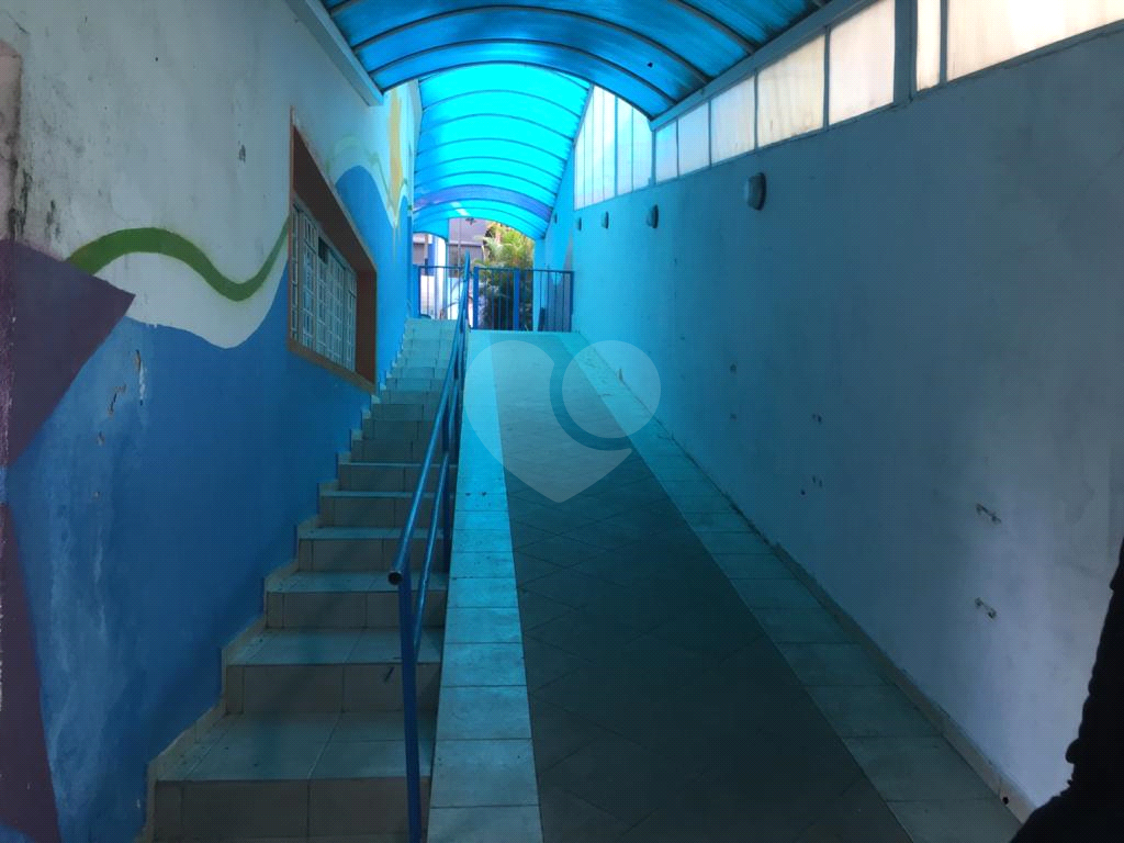 Predio comercial de 4 andares a 1 km do metro santana 