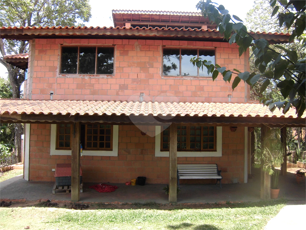 Sobrado em Mairiporã com  1.244 m² de terreno.