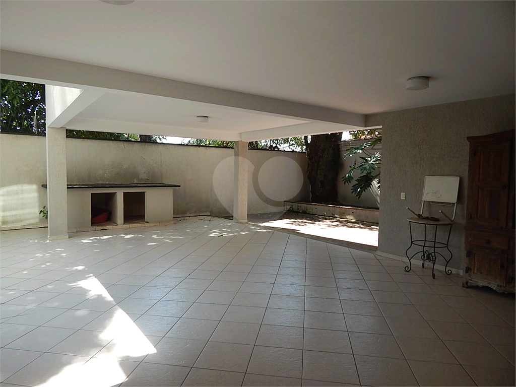 Casa em condomínio fechado no Jardim Floresta, 3 suítes, área gourmet, piscina, 4 vagas.