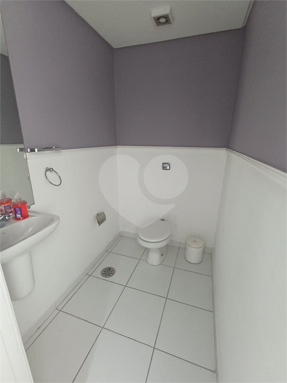 Cobertura reformada para locação em Santana de 246m² com 3 dormitórios, 1 suíte e 1 vaga.