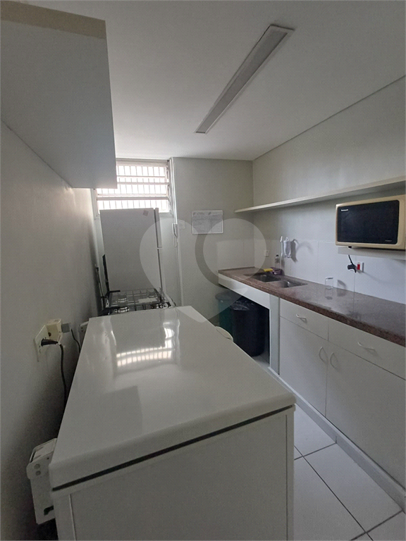 Cobertura reformada para locação em Santana de 246m² com 3 dormitórios, 1 suíte e 1 vaga.