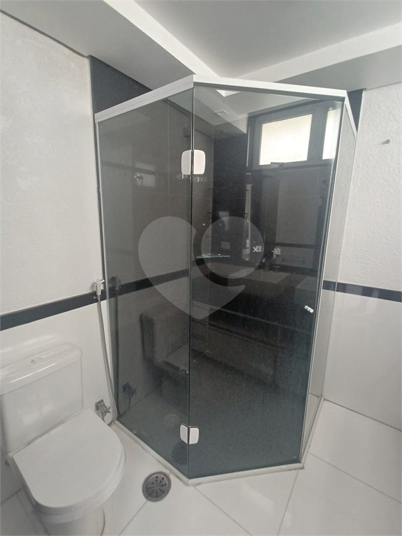 Cobertura reformada para locação em Santana de 246m² com 3 dormitórios, 1 suíte e 1 vaga.