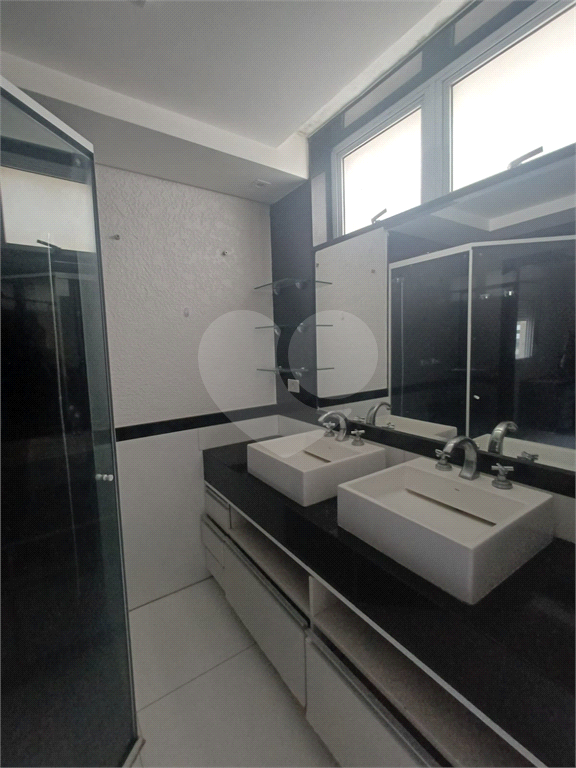 Cobertura reformada para locação em Santana de 246m² com 3 dormitórios, 1 suíte e 1 vaga.