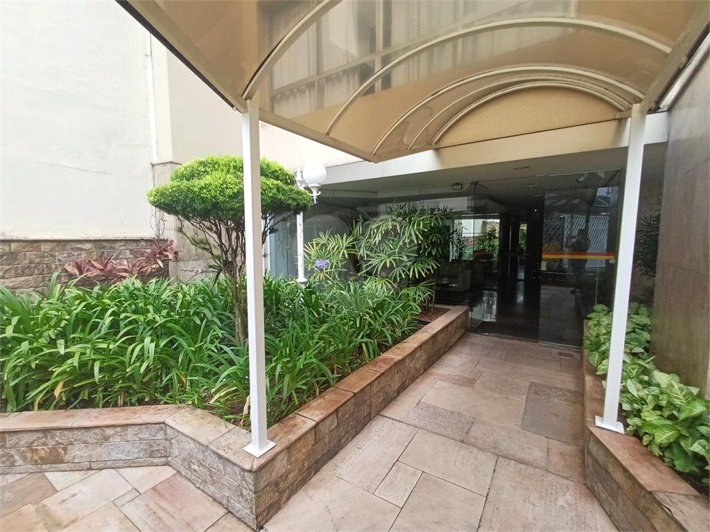 Cobertura reformada para locação em Santana de 246m² com 3 dormitórios, 1 suíte e 1 vaga.