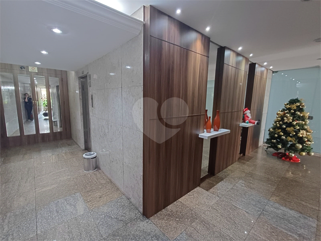 Cobertura reformada para locação em Santana de 246m² com 3 dormitórios, 1 suíte e 1 vaga.