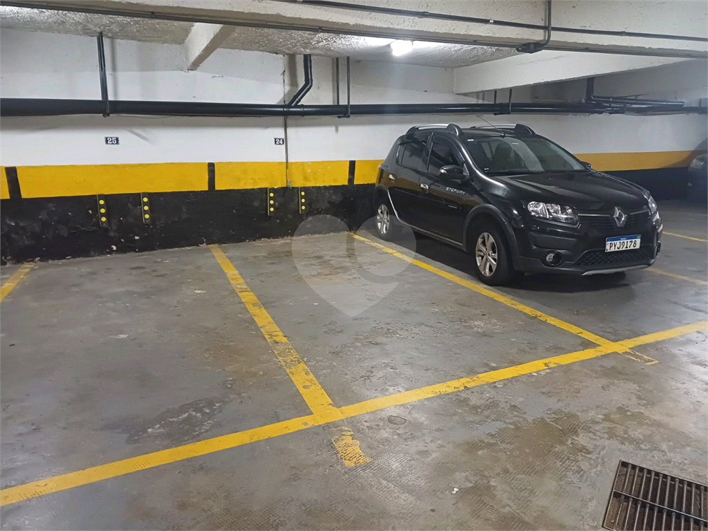 Cobertura reformada para locação em Santana de 246m² com 3 dormitórios, 1 suíte e 1 vaga.