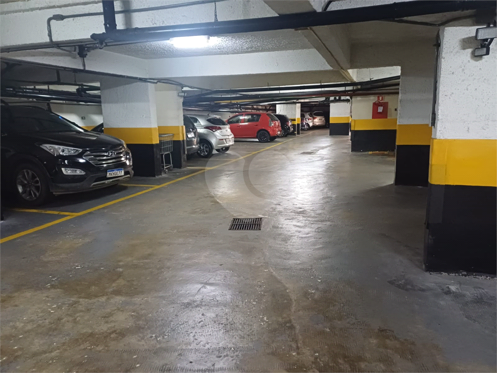 Cobertura reformada para locação em Santana de 246m² com 3 dormitórios, 1 suíte e 1 vaga.