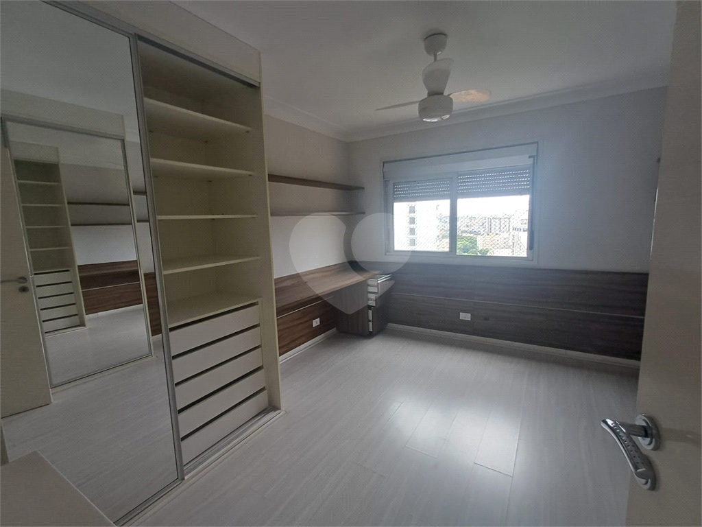 Cobertura reformada para locação em Santana de 246m² com 3 dormitórios, 1 suíte e 1 vaga.