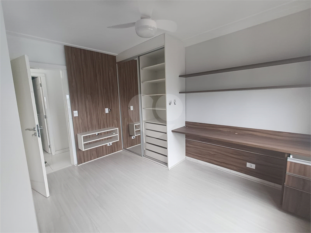 Cobertura reformada para locação em Santana de 246m² com 3 dormitórios, 1 suíte e 1 vaga.