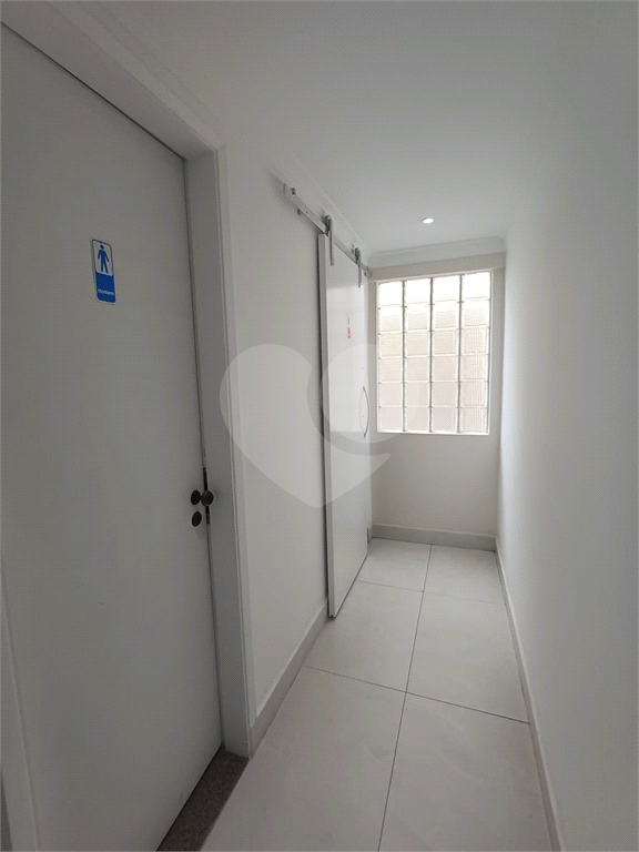 Cobertura reformada para locação em Santana de 246m² com 3 dormitórios, 1 suíte e 1 vaga.