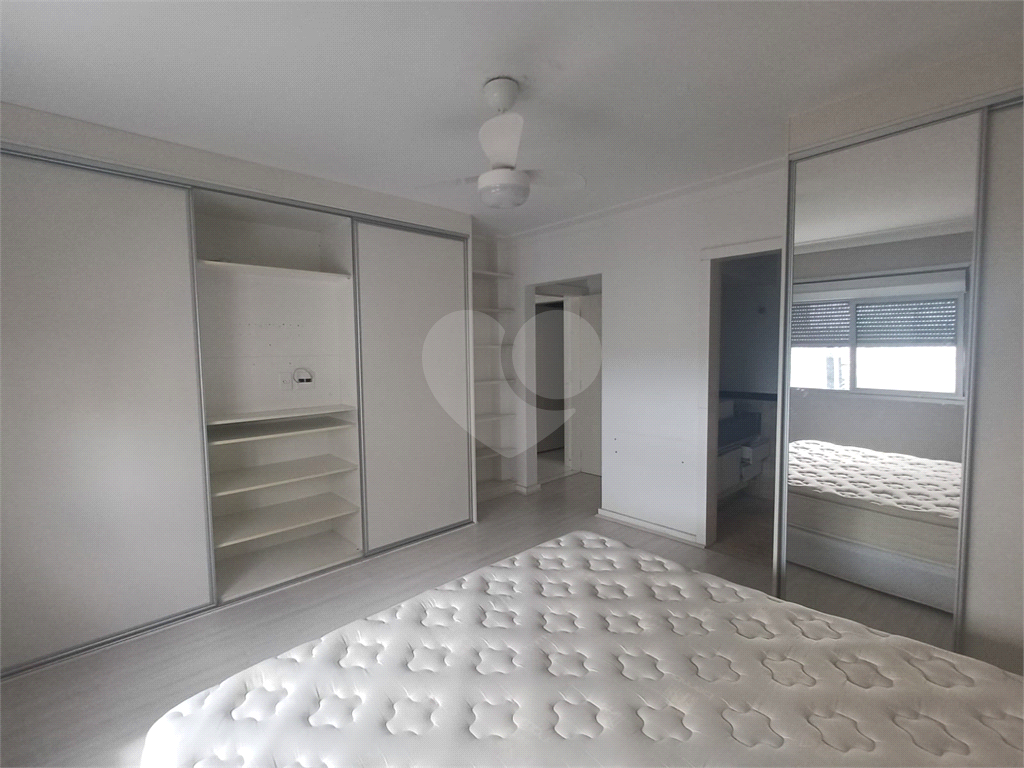 Cobertura reformada para locação em Santana de 246m² com 3 dormitórios, 1 suíte e 1 vaga.