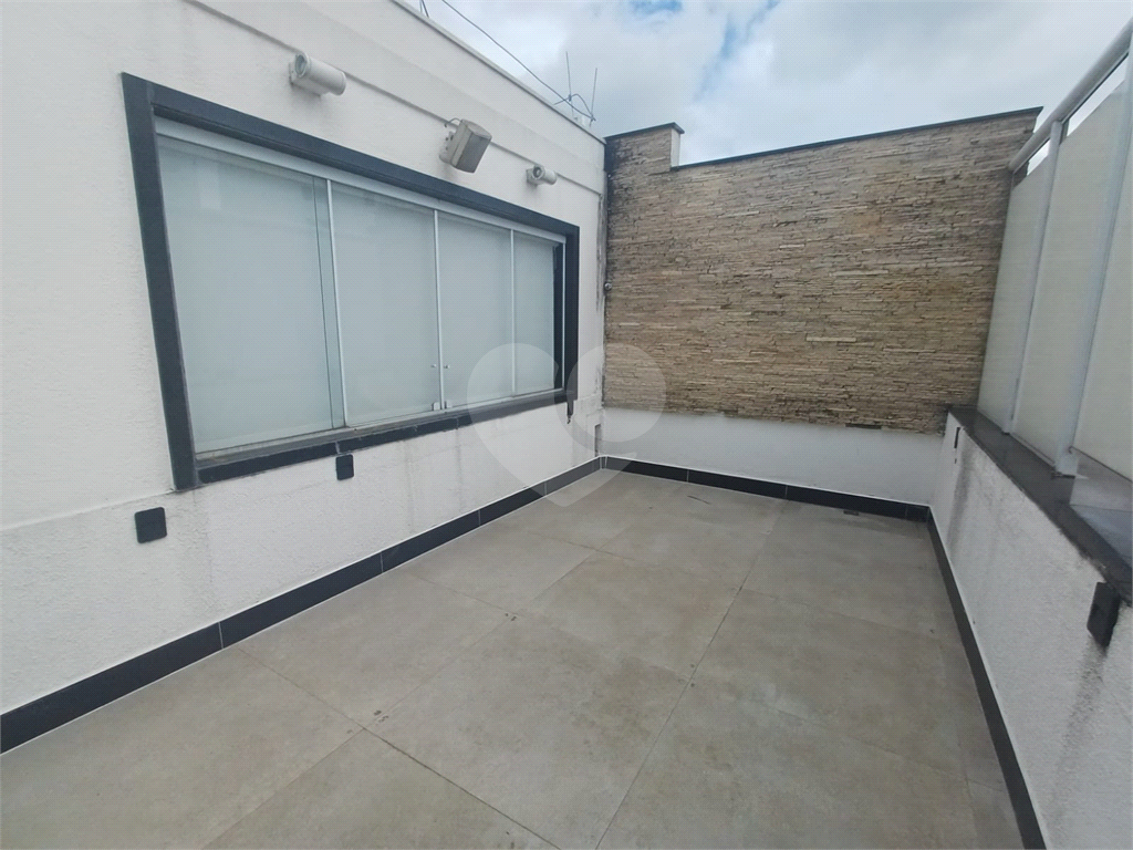 Cobertura reformada para locação em Santana de 246m² com 3 dormitórios, 1 suíte e 1 vaga.