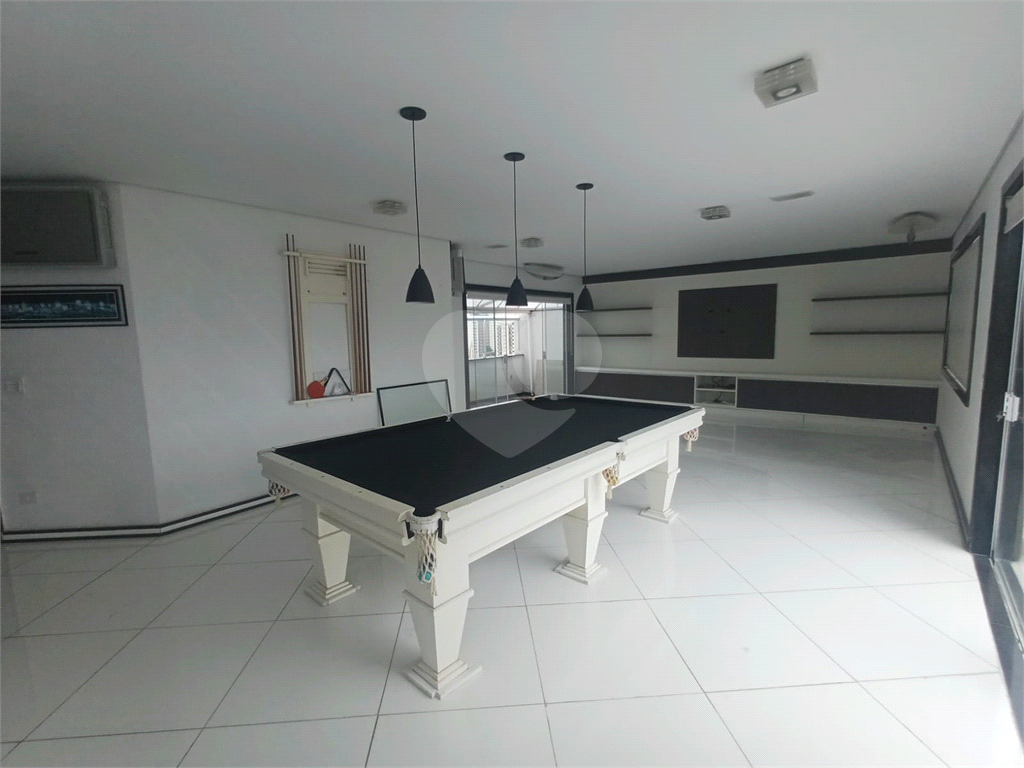 Cobertura reformada para locação em Santana de 246m² com 3 dormitórios, 1 suíte e 1 vaga.