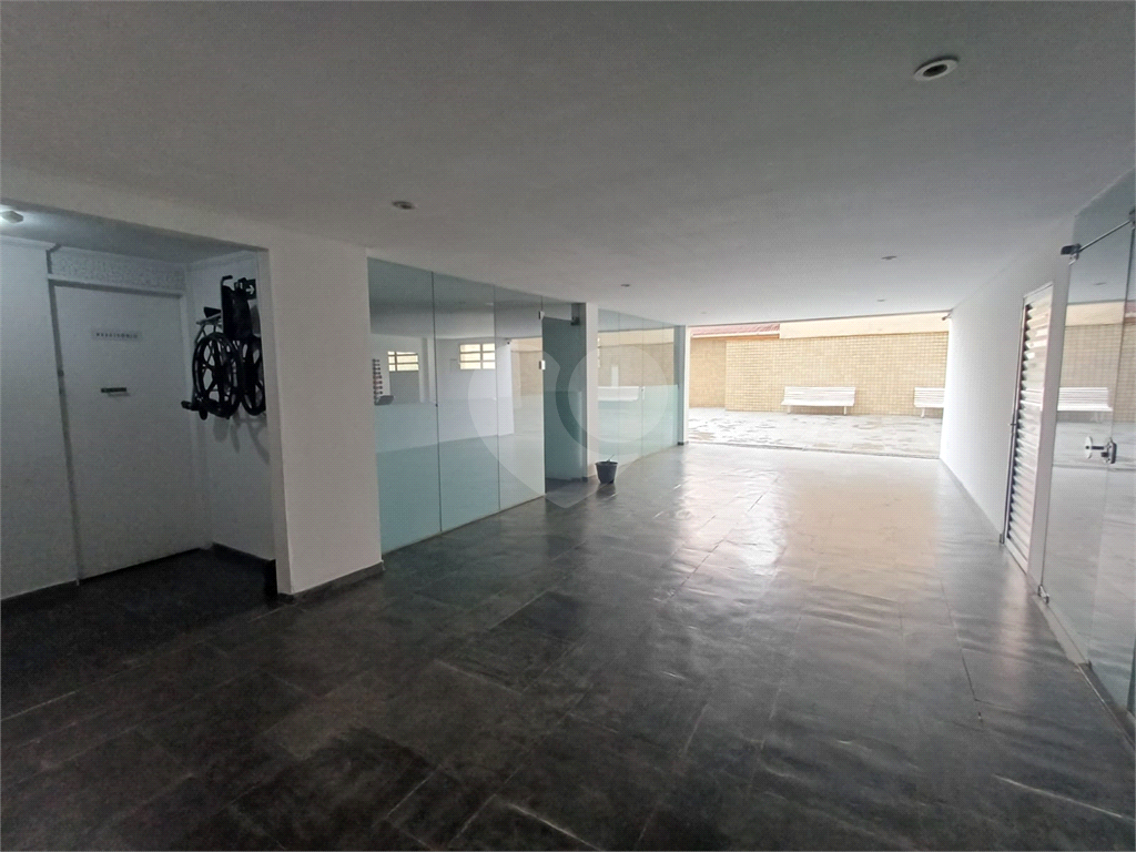 Cobertura reformada para locação em Santana de 246m² com 3 dormitórios, 1 suíte e 1 vaga.