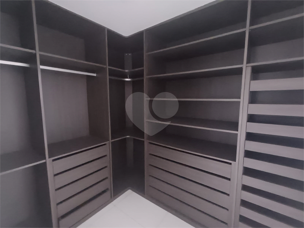 Cobertura reformada para locação em Santana de 246m² com 3 dormitórios, 1 suíte e 1 vaga.