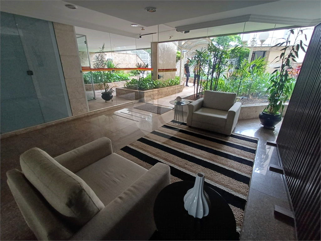 Cobertura reformada para locação em Santana de 246m² com 3 dormitórios, 1 suíte e 1 vaga.