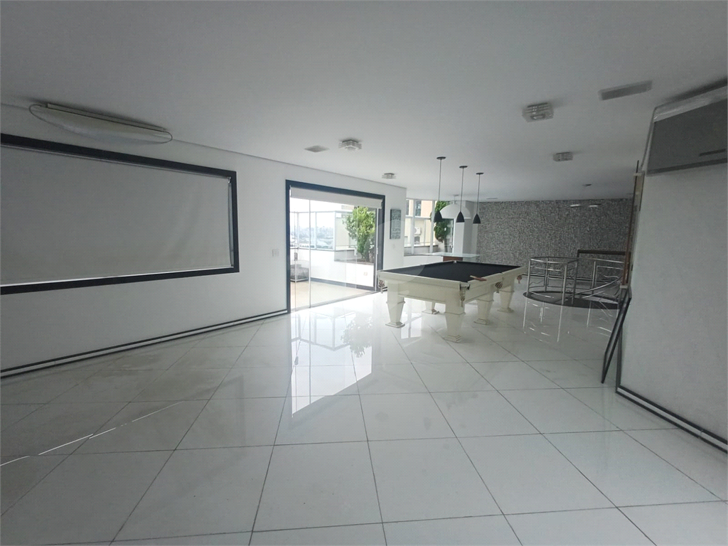 Cobertura reformada para locação em Santana de 246m² com 3 dormitórios, 1 suíte e 1 vaga.