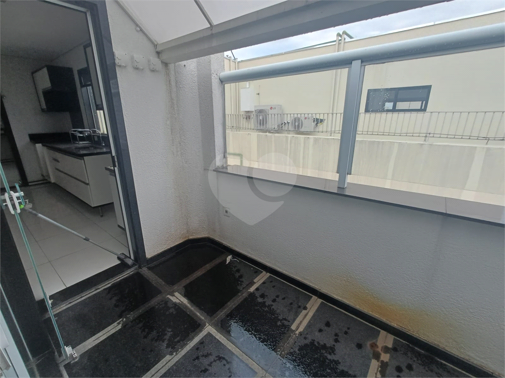 Cobertura reformada para locação em Santana de 246m² com 3 dormitórios, 1 suíte e 1 vaga.