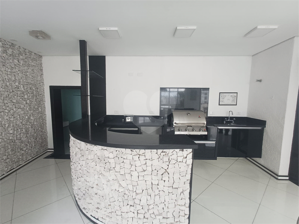 Cobertura reformada para locação em Santana de 246m² com 3 dormitórios, 1 suíte e 1 vaga.