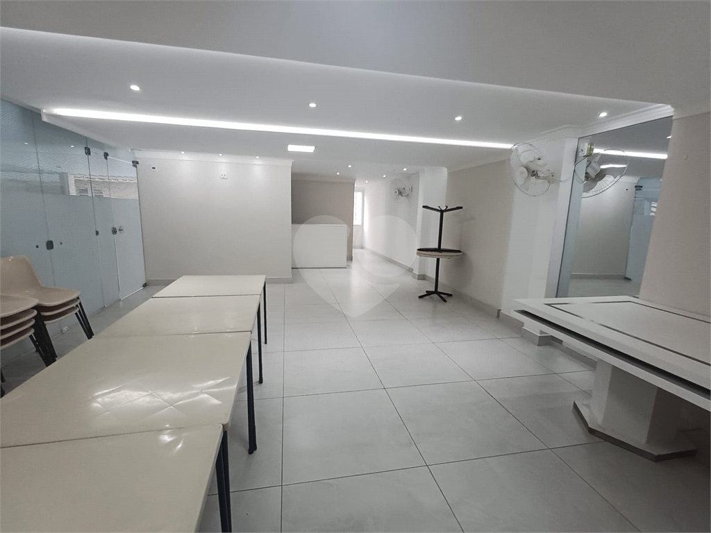 Cobertura reformada para locação em Santana de 246m² com 3 dormitórios, 1 suíte e 1 vaga.