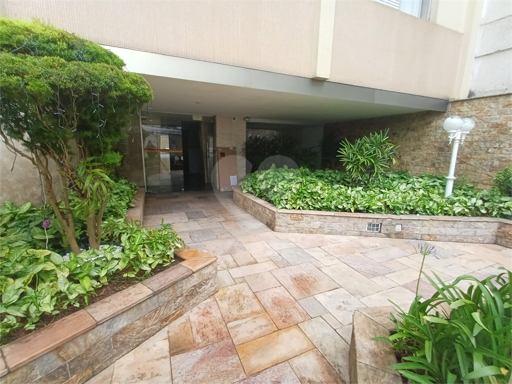 Cobertura reformada para locação em Santana de 246m² com 3 dormitórios, 1 suíte e 1 vaga.