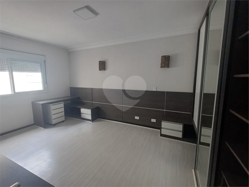 Cobertura reformada para locação em Santana de 246m² com 3 dormitórios, 1 suíte e 1 vaga.