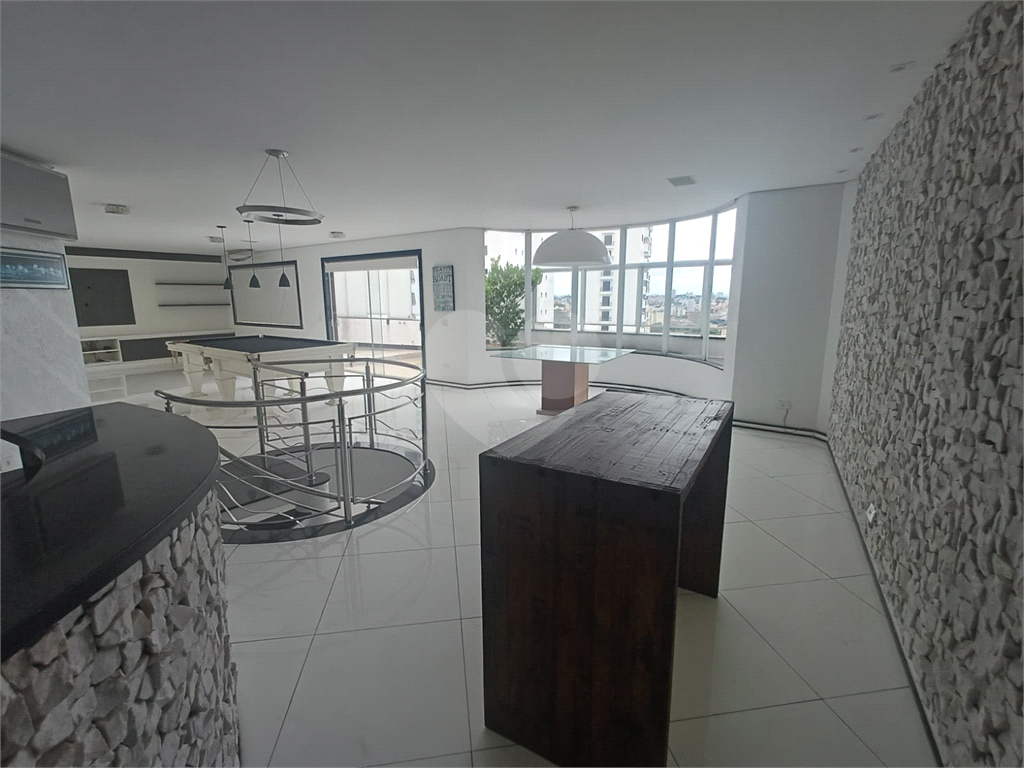 Cobertura reformada para locação em Santana de 246m² com 3 dormitórios, 1 suíte e 1 vaga.