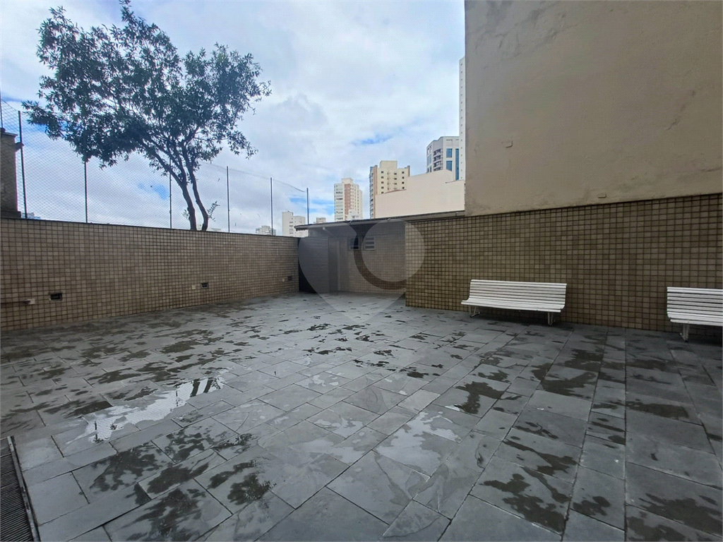 Cobertura reformada para locação em Santana de 246m² com 3 dormitórios, 1 suíte e 1 vaga.