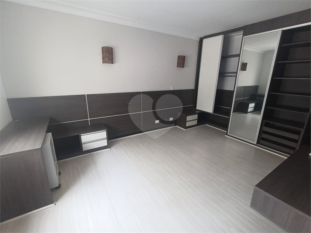 Cobertura reformada para locação em Santana de 246m² com 3 dormitórios, 1 suíte e 1 vaga.