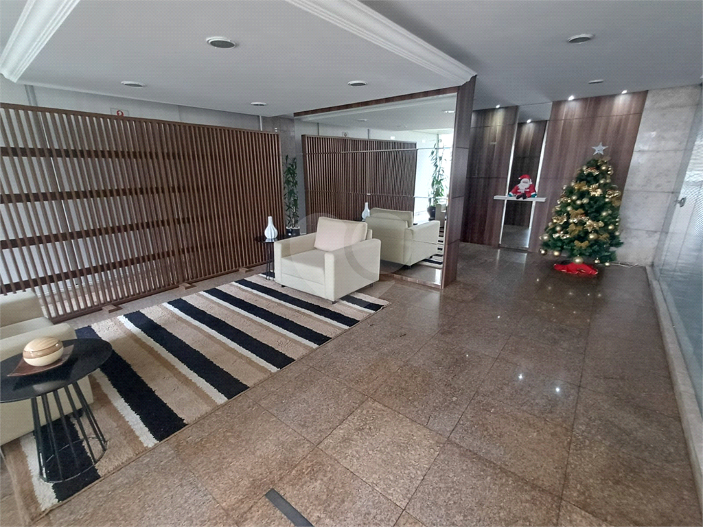 Cobertura reformada para locação em Santana de 246m² com 3 dormitórios, 1 suíte e 1 vaga.